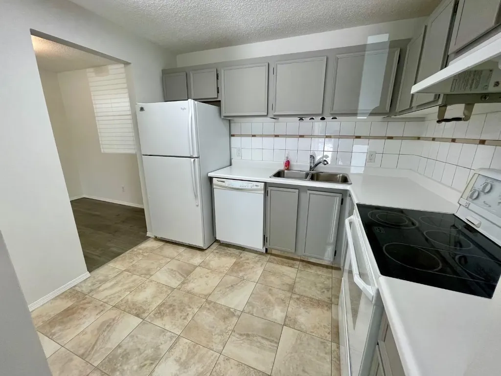 81 Cedar Springs Gardens SW Calgary AB T2W 5J9