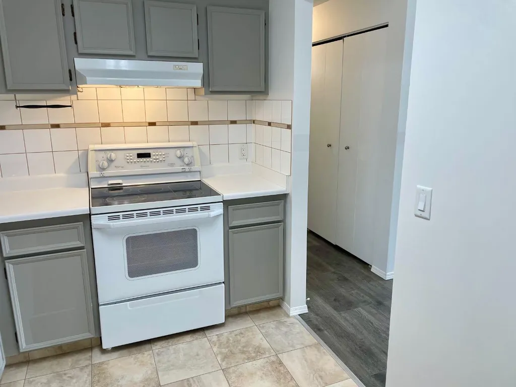 81 Cedar Springs Gardens SW Calgary AB T2W 5J9