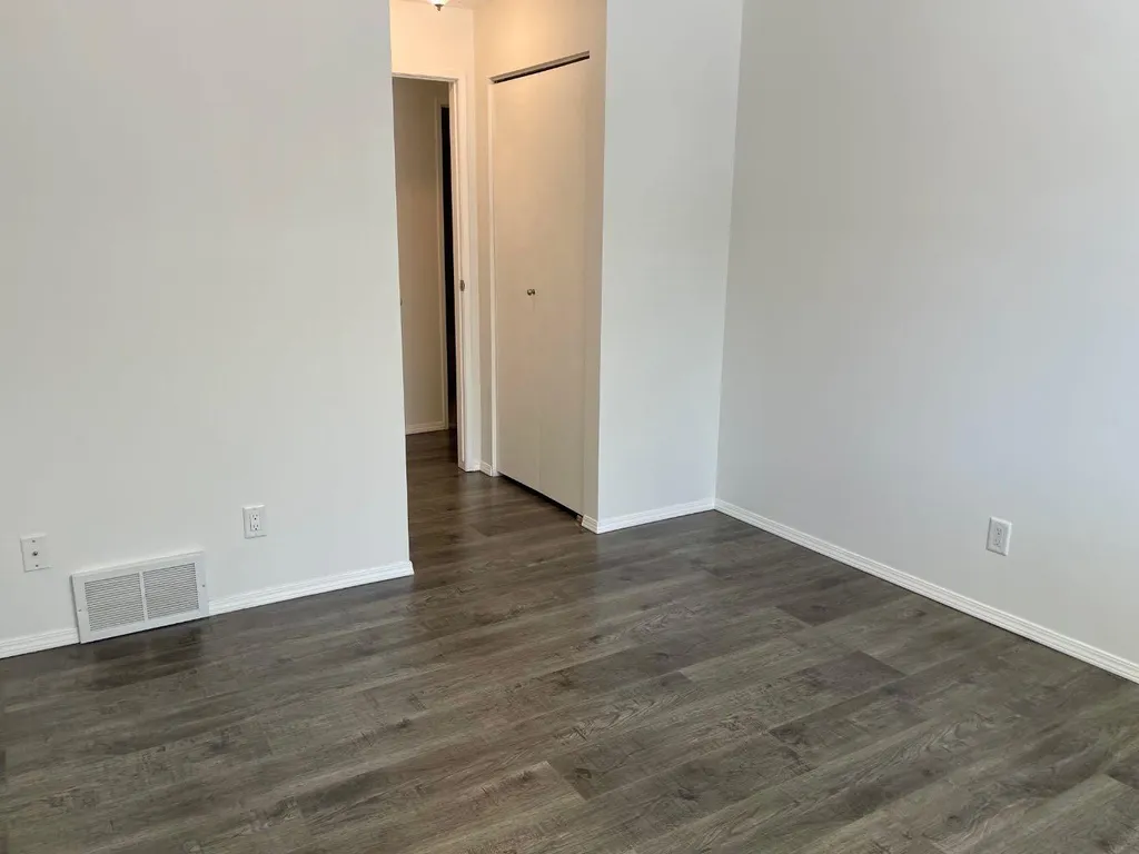 81 Cedar Springs Gardens SW Calgary AB T2W 5J9