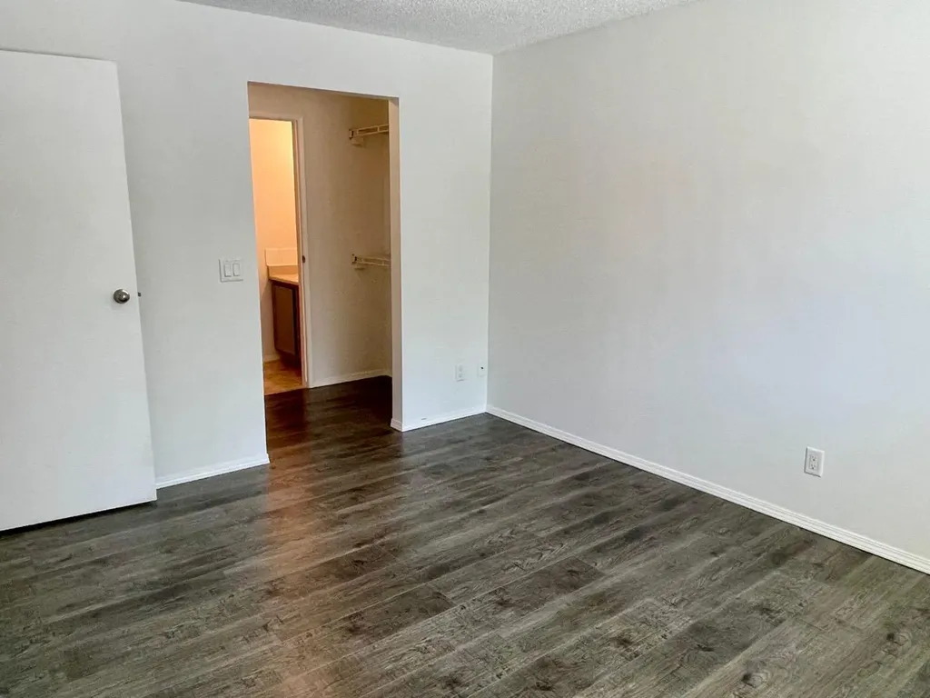 81 Cedar Springs Gardens SW Calgary AB T2W 5J9