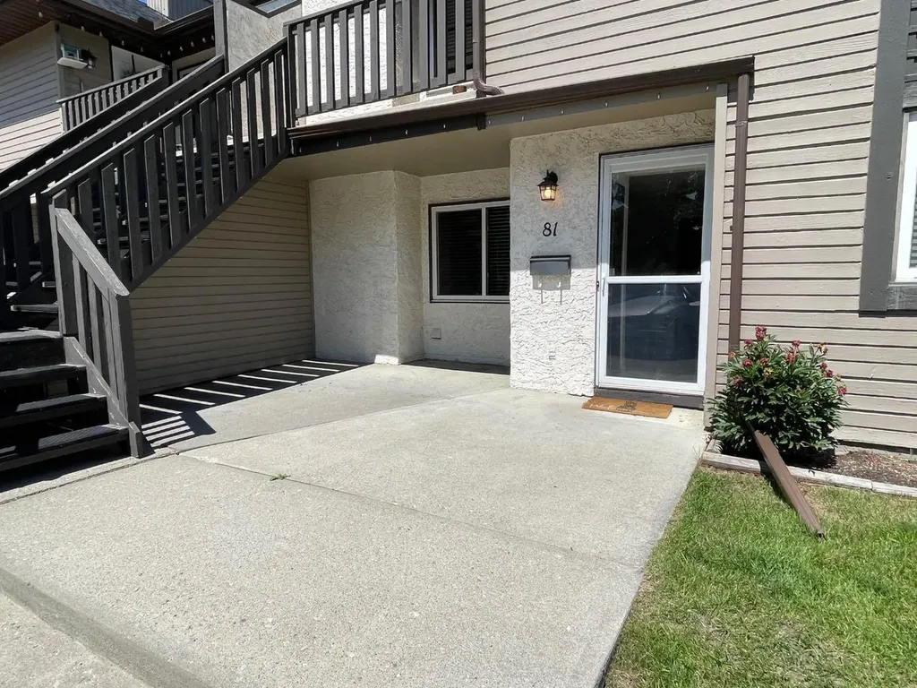 81 Cedar Springs Gardens SW Calgary AB T2W 5J9