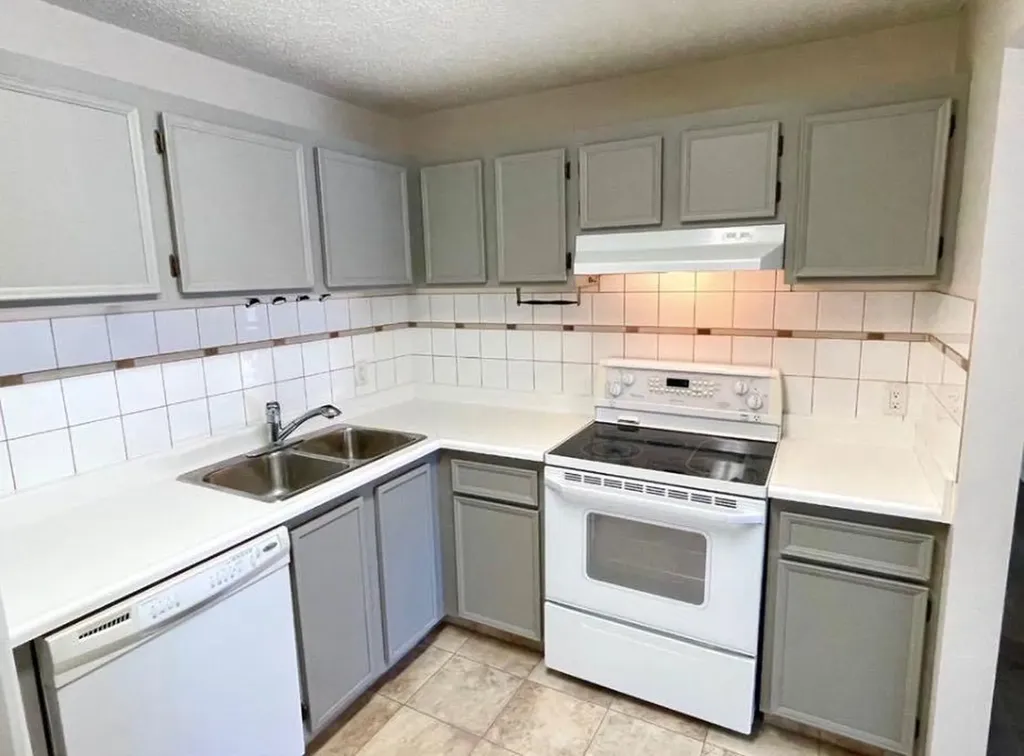 81 Cedar Springs Gardens SW Calgary AB T2W 5J9