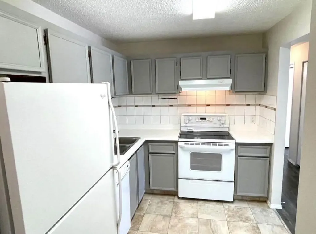 81 Cedar Springs Gardens SW Calgary AB T2W 5J9