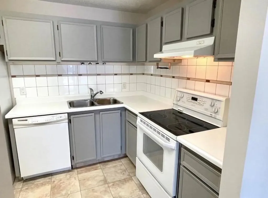 81 Cedar Springs Gardens SW Calgary AB T2W 5J9