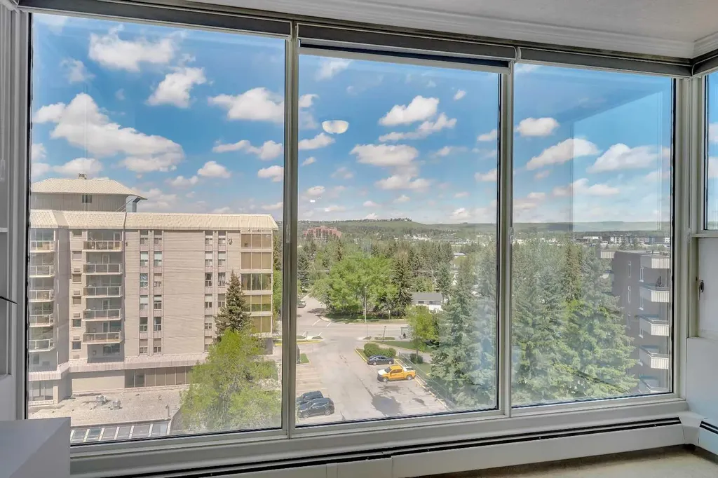 4555 Varsity Lane NW Calgary AB T3A 2V6
