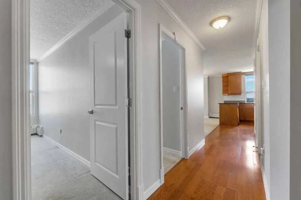 4555 Varsity Lane NW Calgary AB T3A 2V6