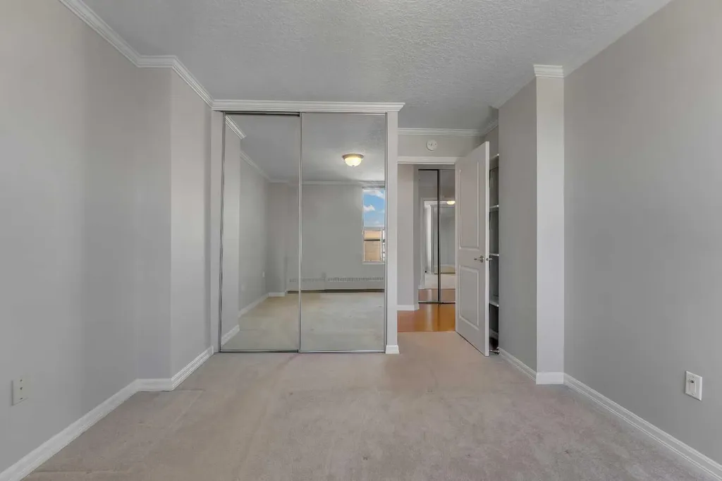 4555 Varsity Lane NW Calgary AB T3A 2V6