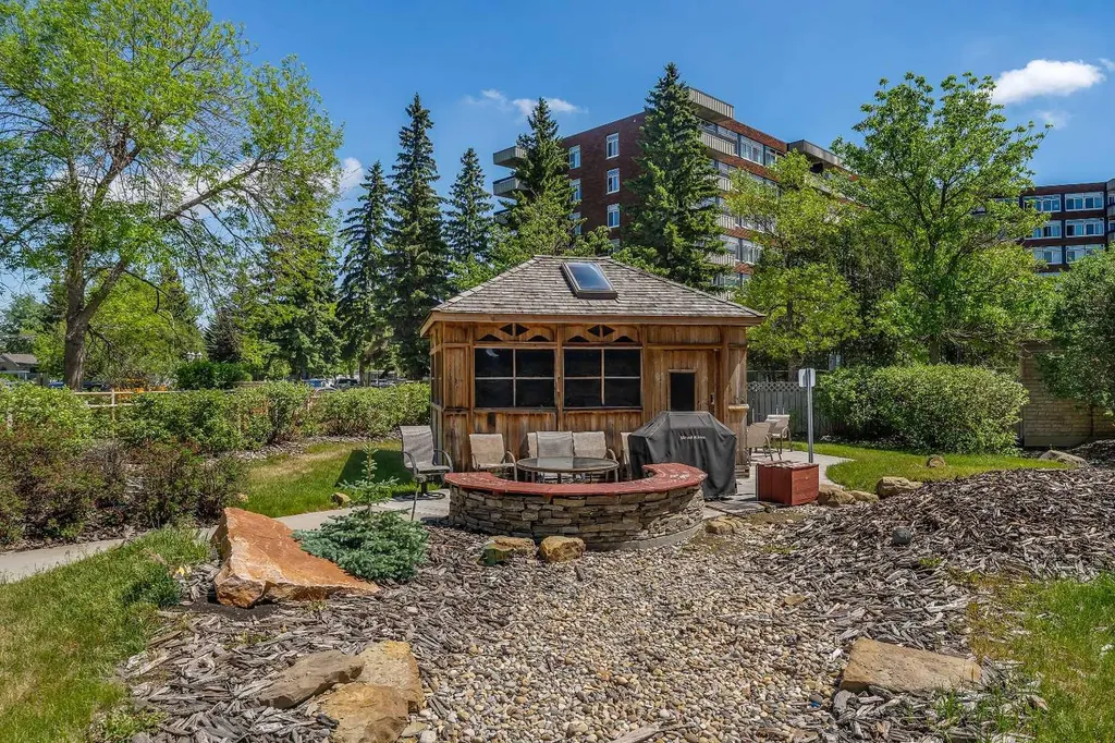4555 Varsity Lane NW Calgary AB T3A 2V6