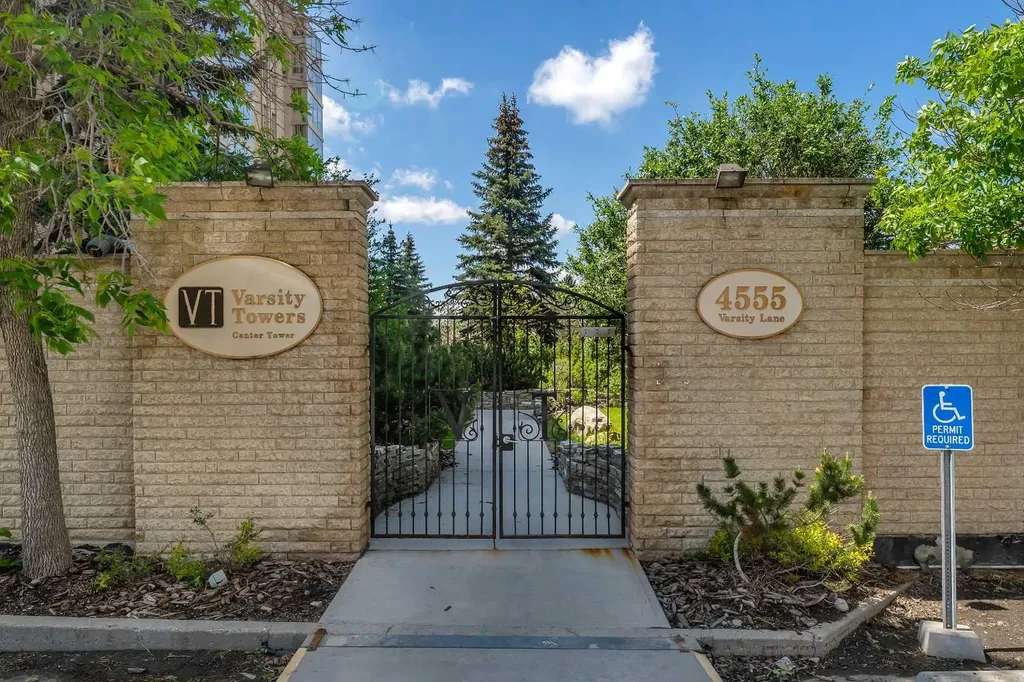 4555 Varsity Lane NW Calgary AB T3A 2V6