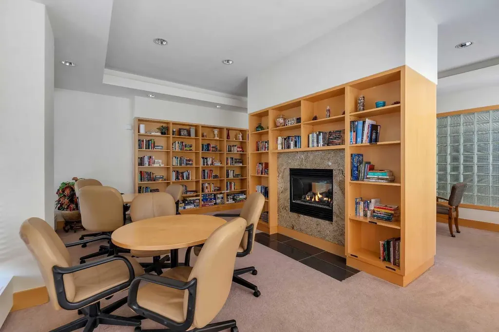 4555 Varsity Lane NW Calgary AB T3A 2V6