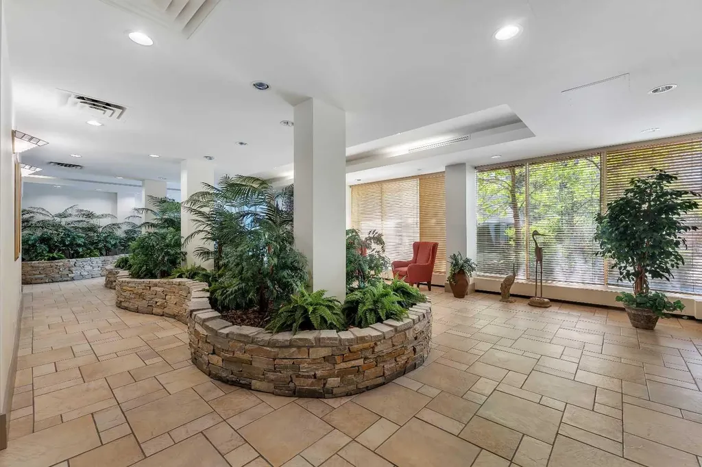 4555 Varsity Lane NW Calgary AB T3A 2V6