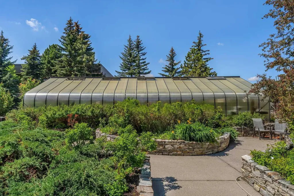 4555 Varsity Lane NW Calgary AB T3A 2V6