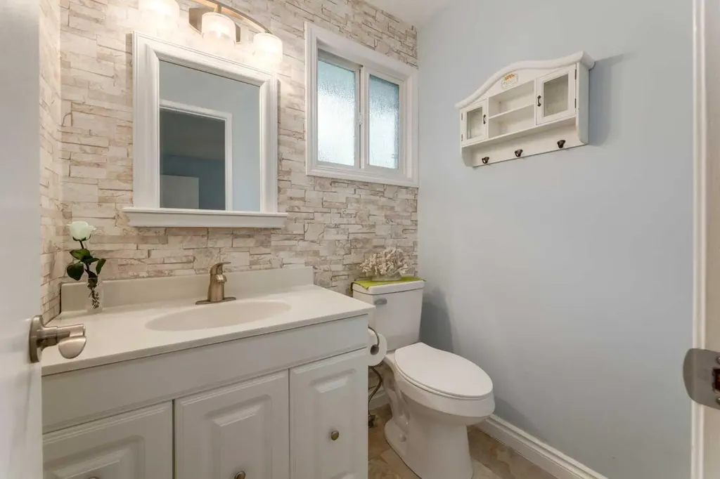 120 Silverthorn Way NW Calgary AB T3B 4K3
