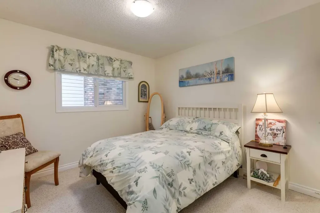 120 Silverthorn Way NW Calgary AB T3B 4K3
