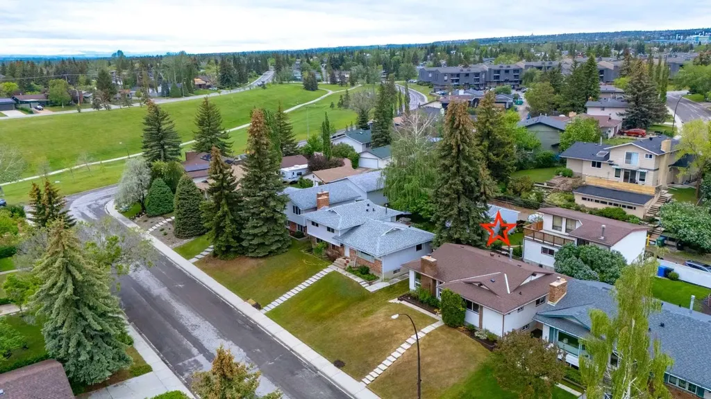 120 Silverthorn Way NW Calgary AB T3B 4K3