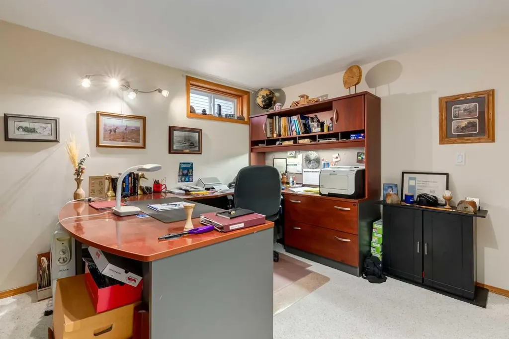 120 Silverthorn Way NW Calgary AB T3B 4K3