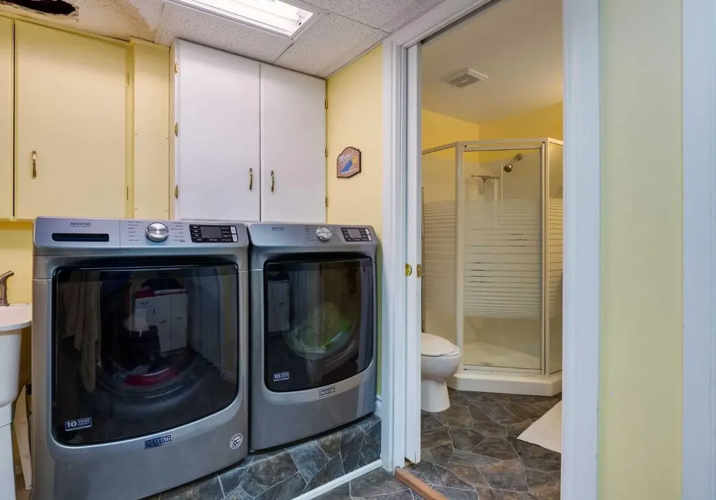 120 Silverthorn Way NW Calgary AB T3B 4K3