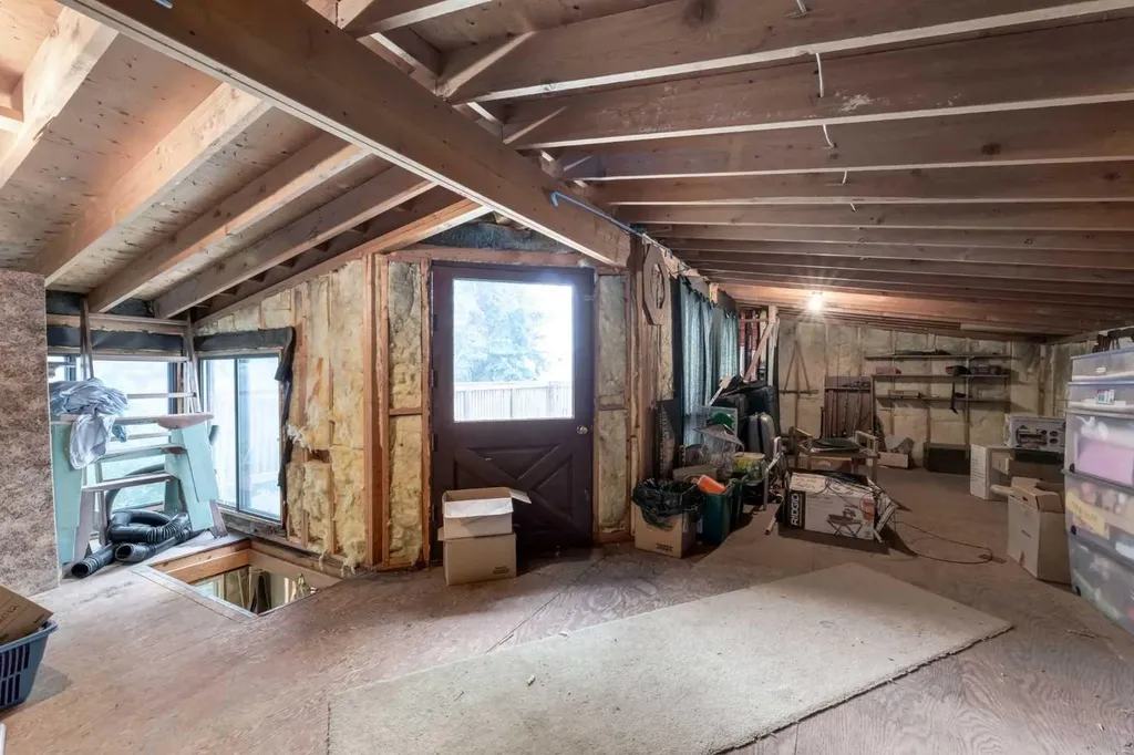 120 Silverthorn Way NW Calgary AB T3B 4K3