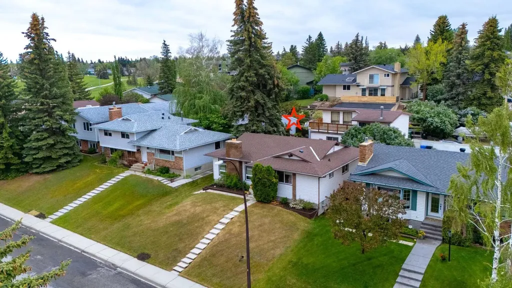 120 Silverthorn Way NW Calgary AB T3B 4K3