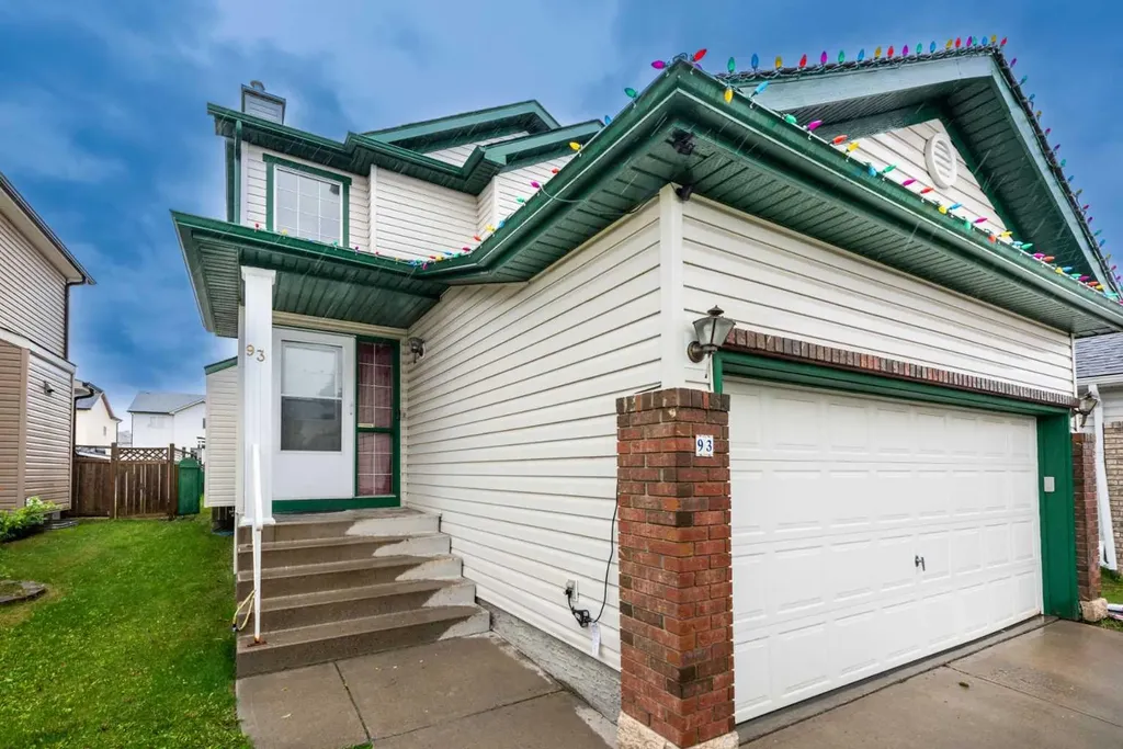 93 Saddleback Road NE Calgary AB T3J4K5