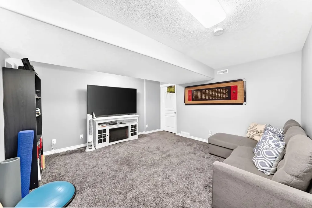 116 Kingsland Court SE Airdrie AB T4A 0E5