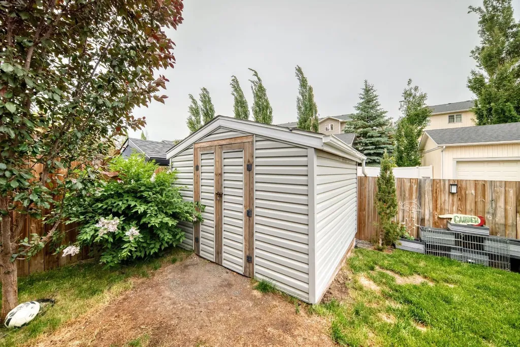 116 Kingsland Court SE Airdrie AB T4A 0E5