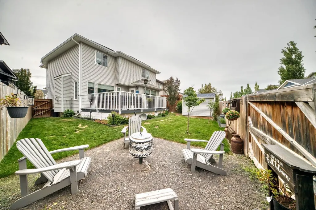 116 Kingsland Court SE Airdrie AB T4A 0E5