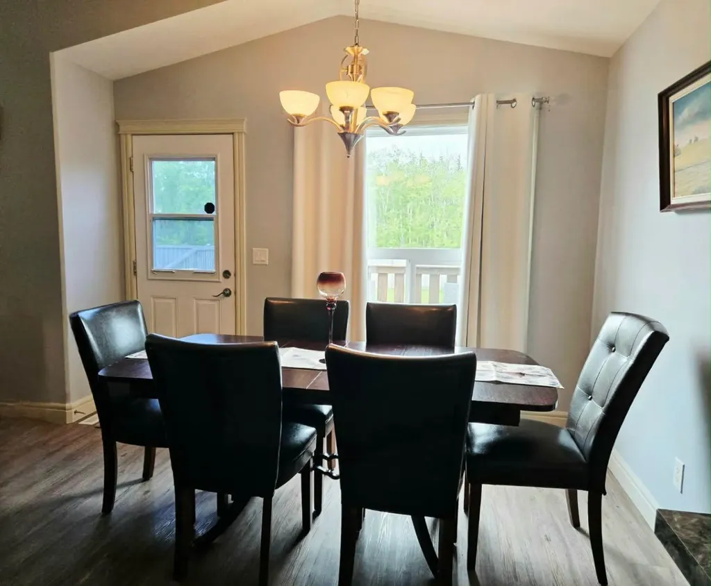 8563 69 Avenue Grande Prairie AB T8X 0C8