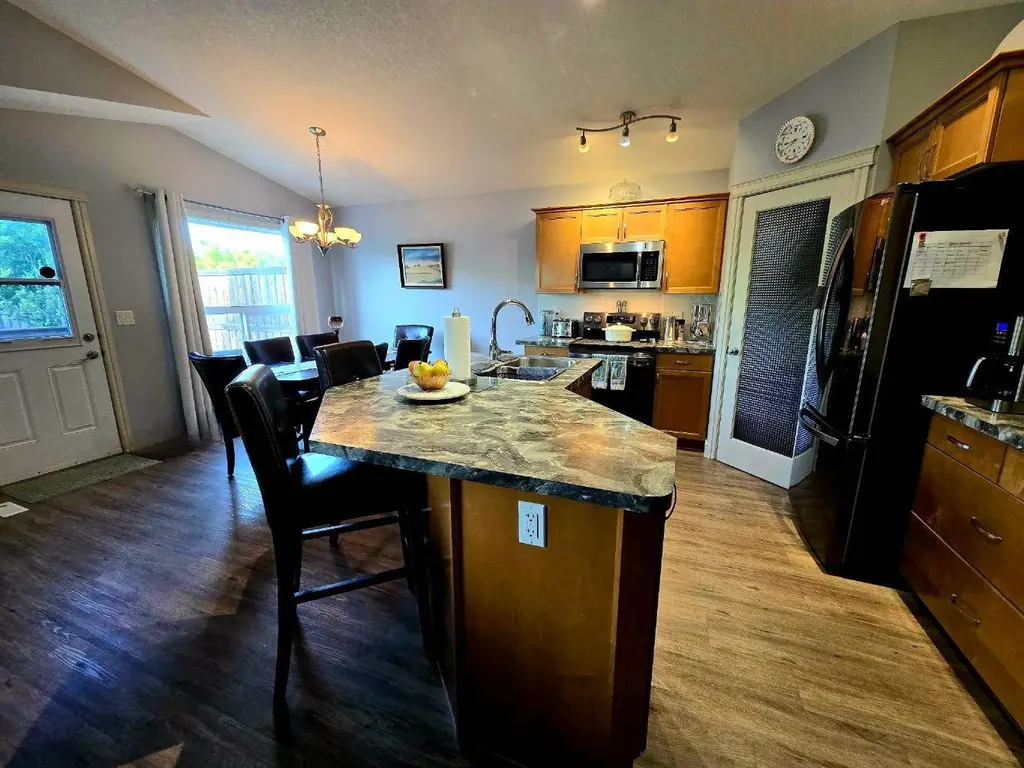 8563 69 Avenue Grande Prairie AB T8X 0C8
