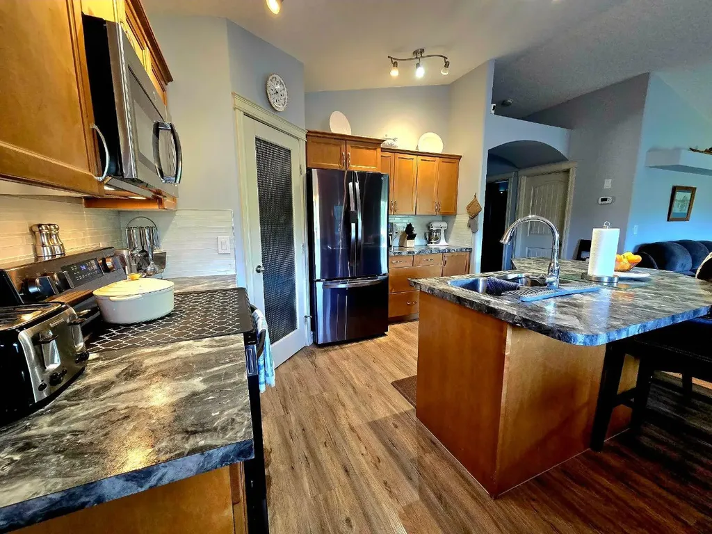 8563 69 Avenue Grande Prairie AB T8X 0C8