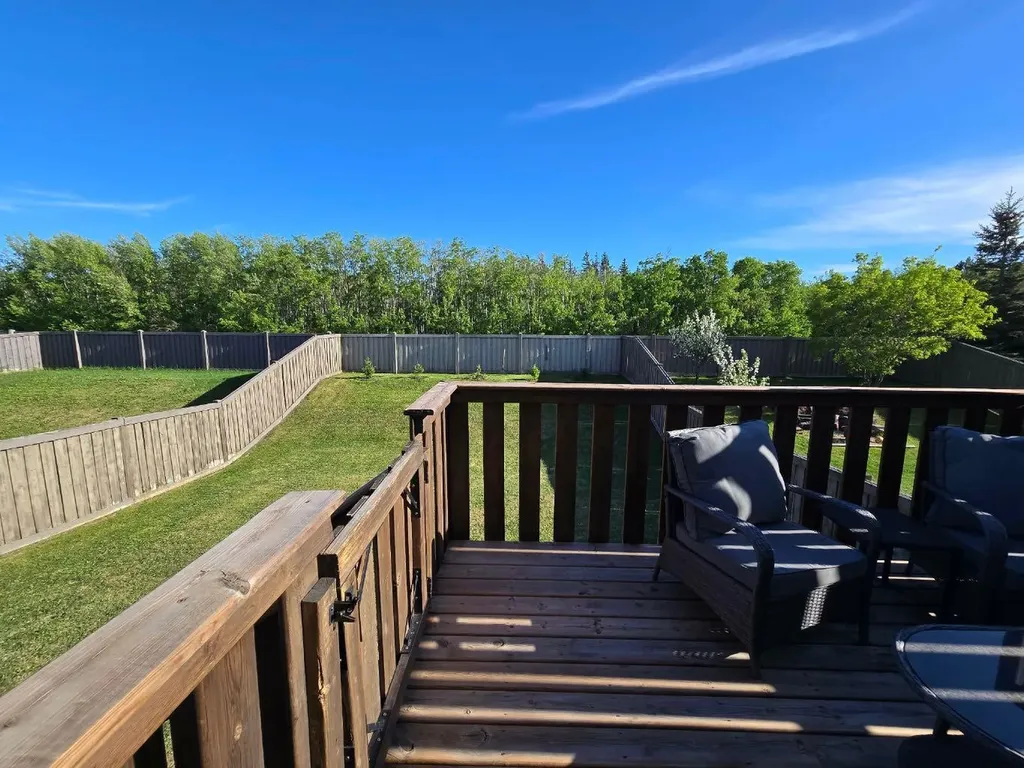 8563 69 Avenue Grande Prairie AB T8X 0C8