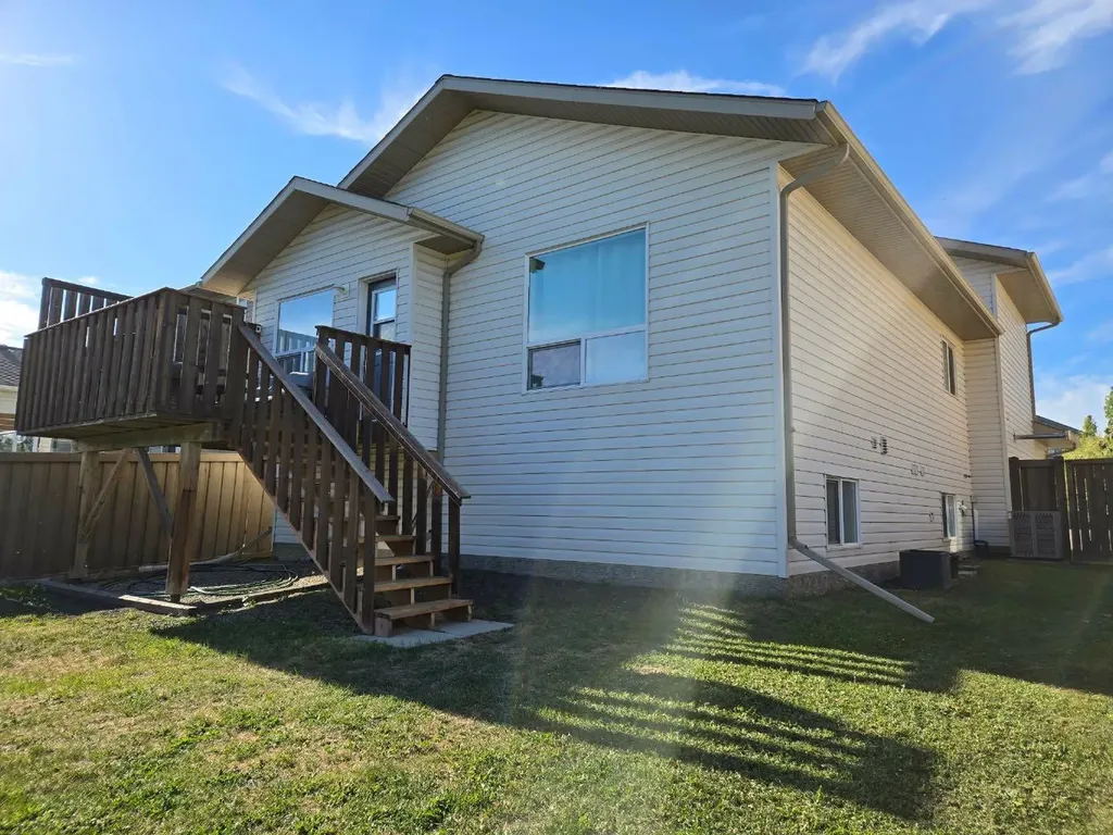 8563 69 Avenue Grande Prairie AB T8X 0C8