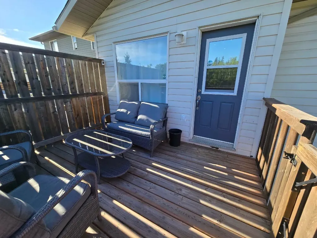 8563 69 Avenue Grande Prairie AB T8X 0C8