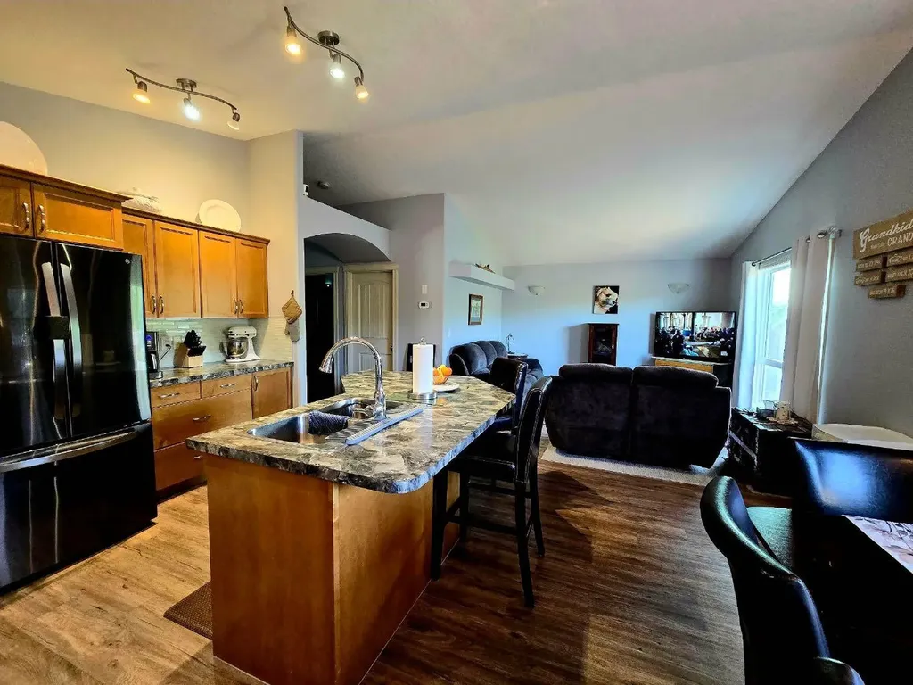 8563 69 Avenue Grande Prairie AB T8X 0C8