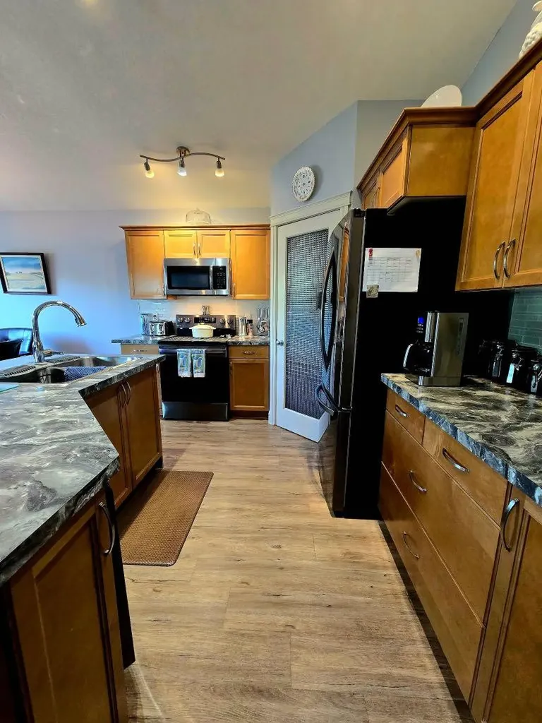 8563 69 Avenue Grande Prairie AB T8X 0C8