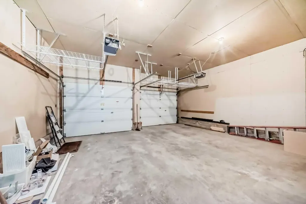 161 West Creek Pond Chestermere AB T1X 1H4
