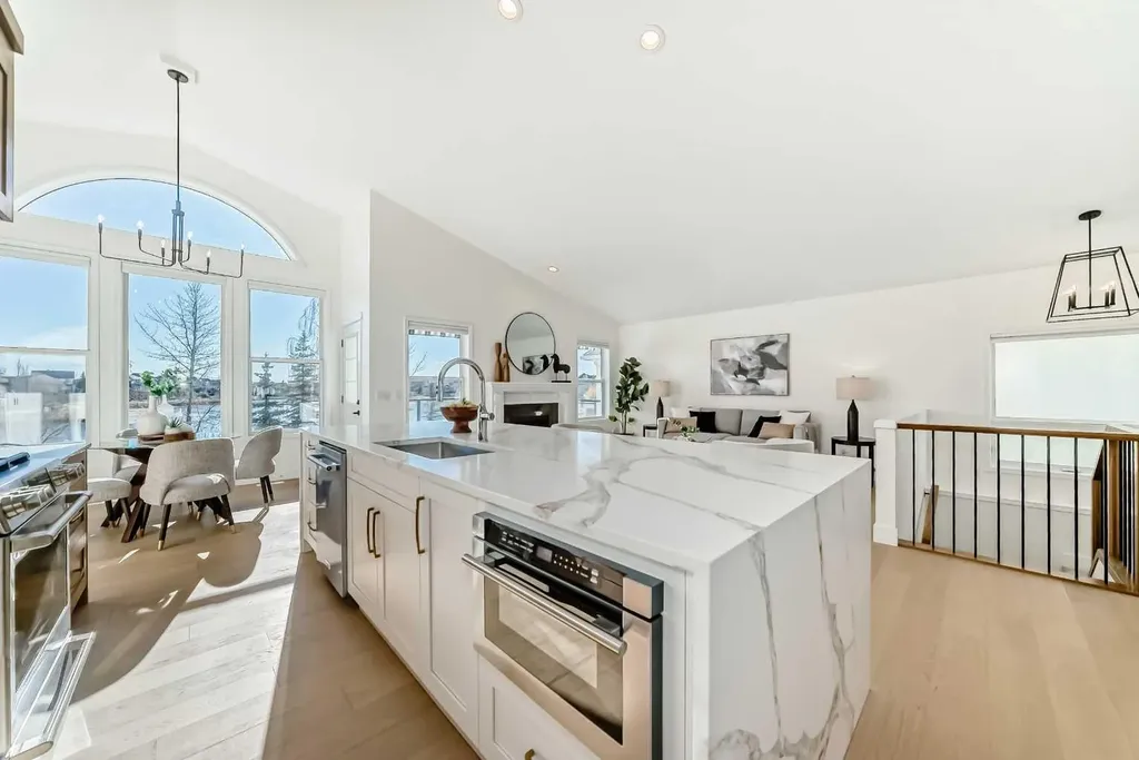 161 West Creek Pond Chestermere AB T1X 1H4