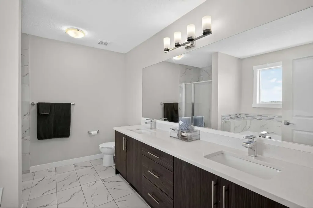 42 Baysprings Way SW Airdrie AB T4B 4C4