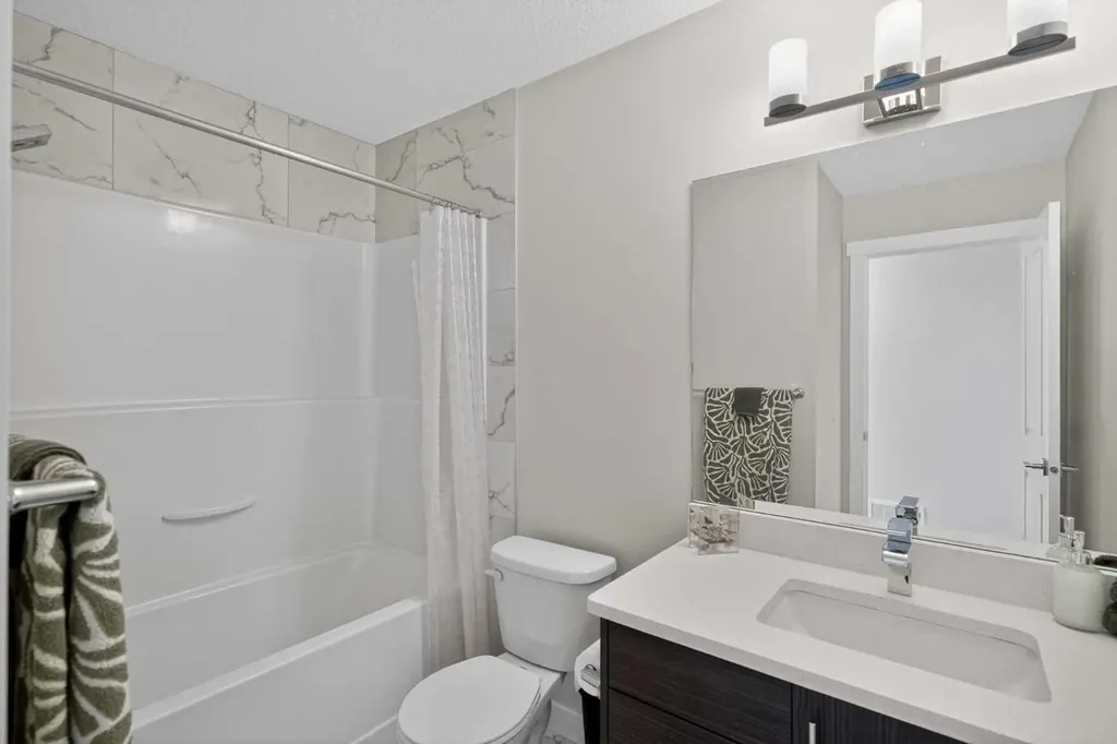 42 Baysprings Way SW Airdrie AB T4B 4C4