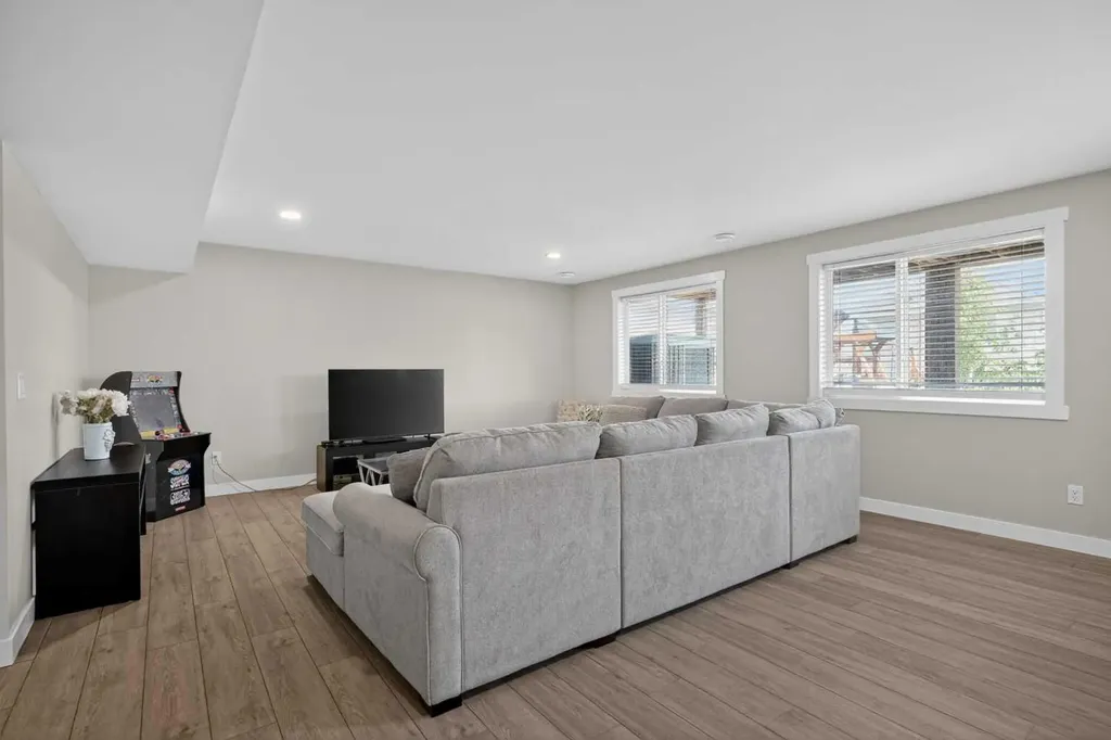 42 Baysprings Way SW Airdrie AB T4B 4C4