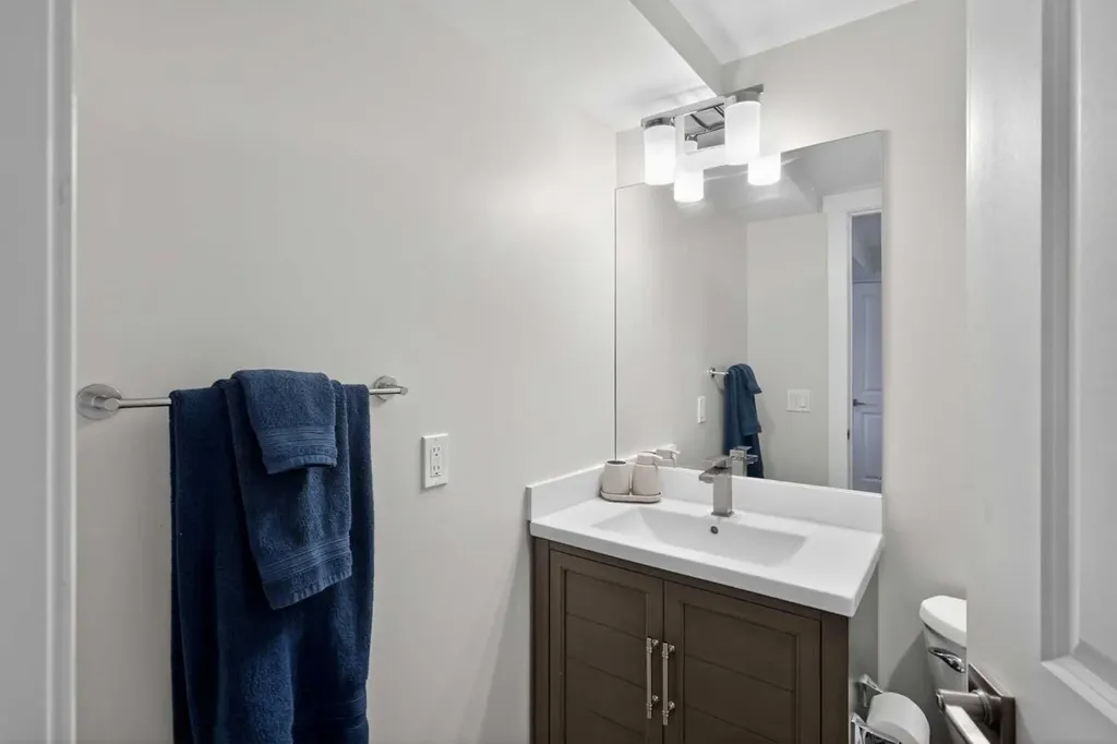 42 Baysprings Way SW Airdrie AB T4B 4C4