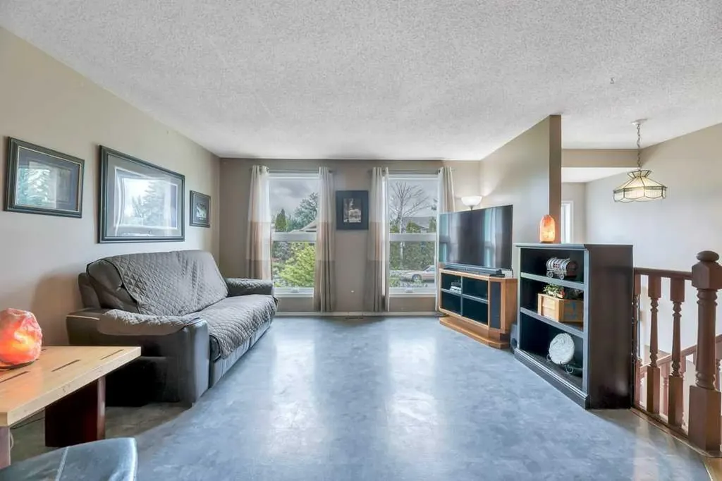 41 Brentwood Drive Strathmore AB T1P 1H9