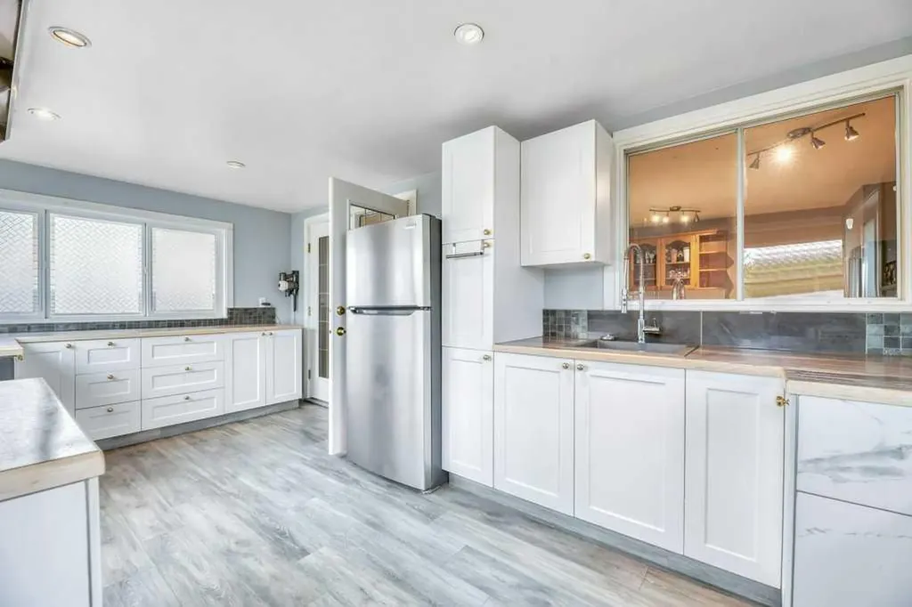 41 Brentwood Drive Strathmore AB T1P 1H9
