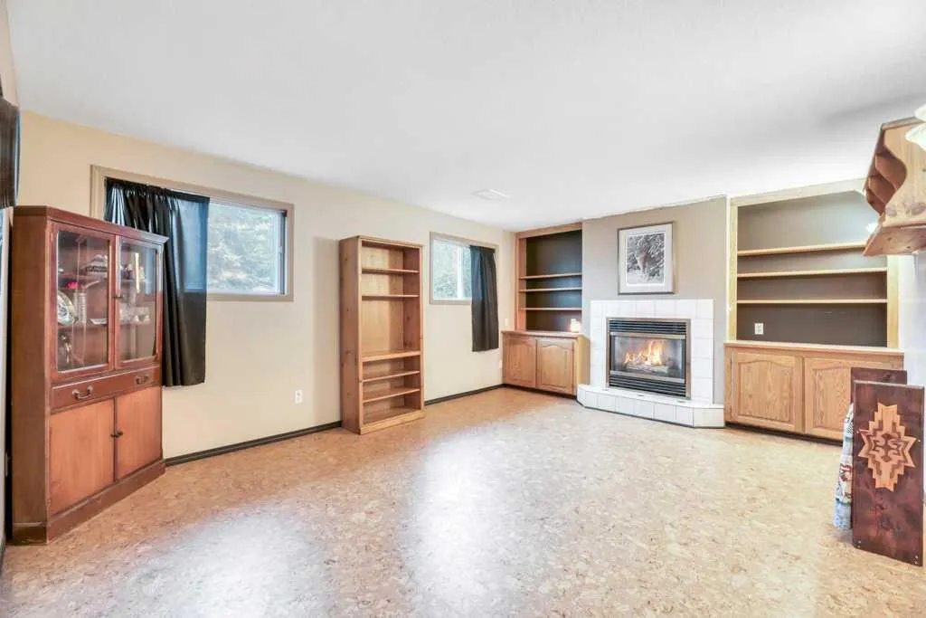41 Brentwood Drive Strathmore AB T1P 1H9