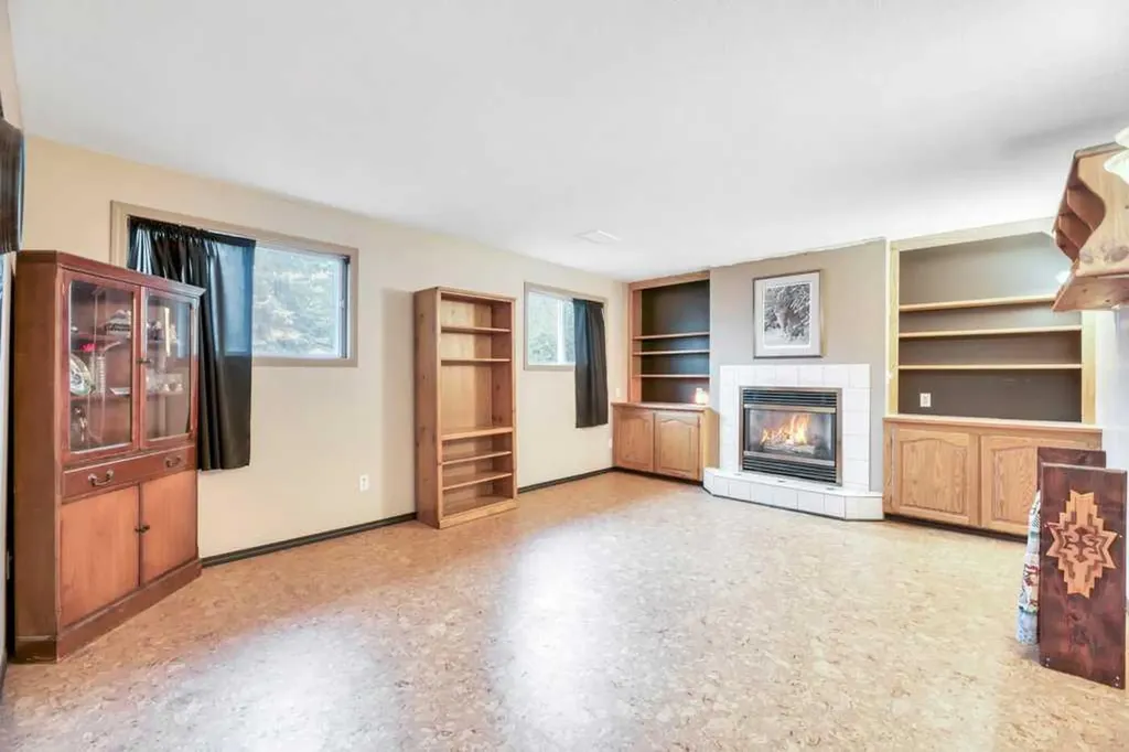 41 Brentwood Drive Strathmore AB T1P 1H9