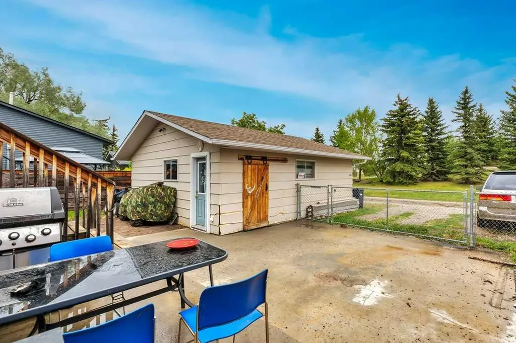 41 Brentwood Drive Strathmore AB T1P 1H9