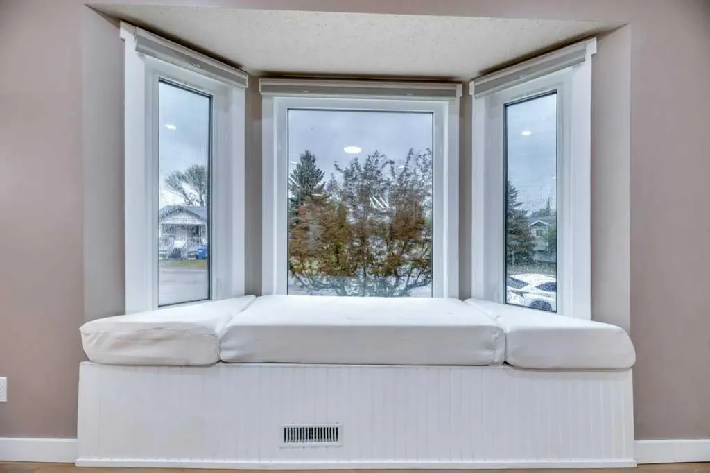 119 Strathaven Crescent Strathmore AB T1P 1M2