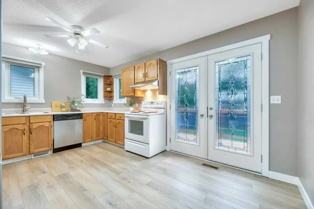 119 Strathaven Crescent Strathmore AB T1P 1M2