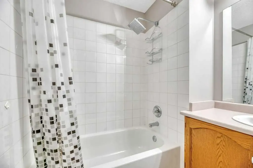 119 Strathaven Crescent Strathmore AB T1P 1M2