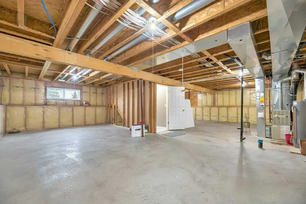 119 Strathaven Crescent Strathmore AB T1P 1M2